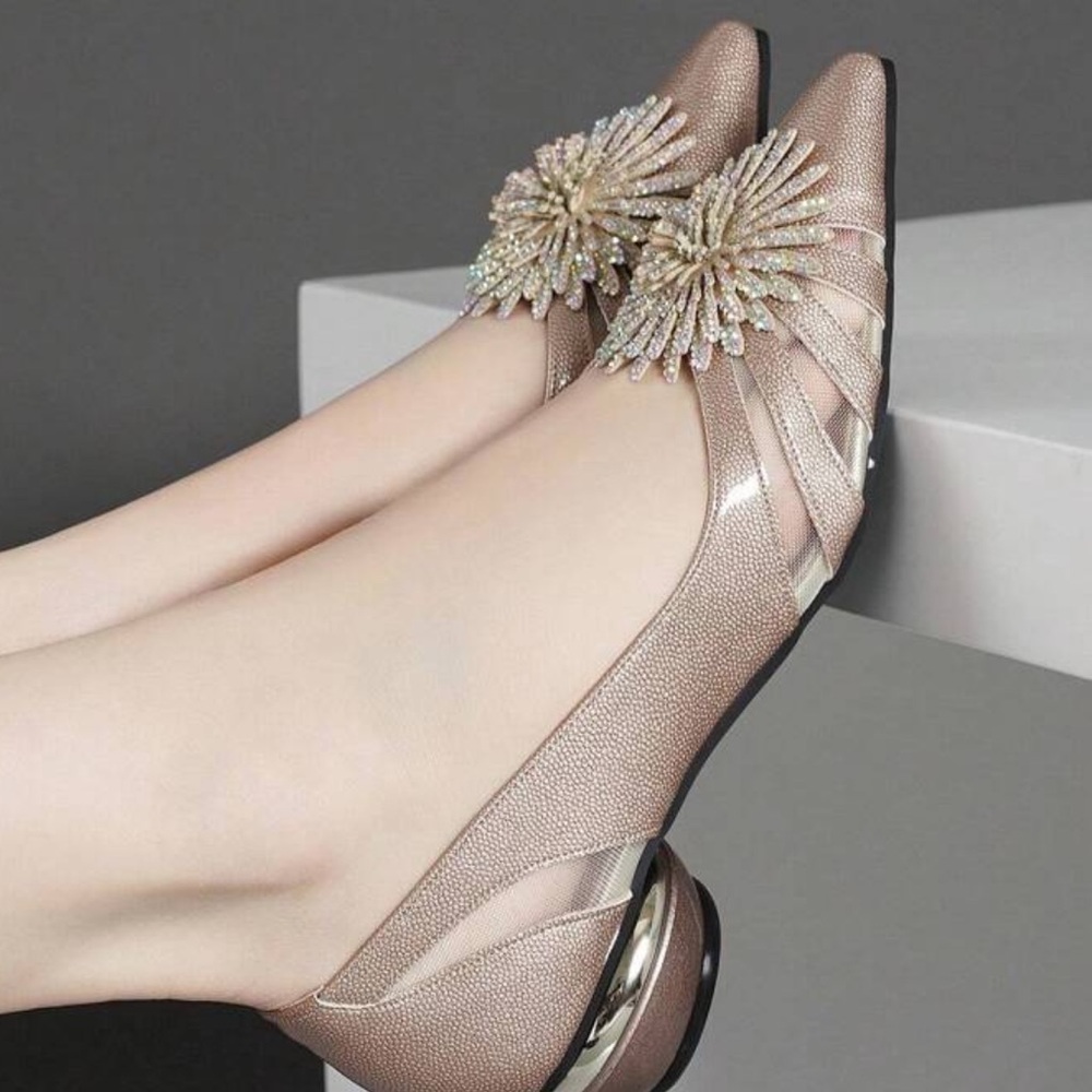 Elegant Women's Shoes with Floral Embellishment